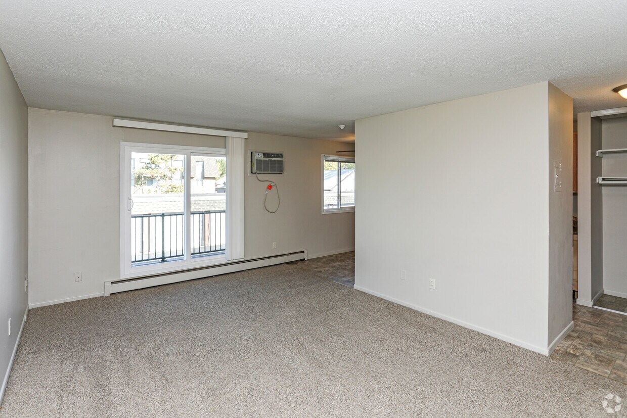 Ridgewood Apartments - 7501-7511 Greenfield Ave Mounds View, MN