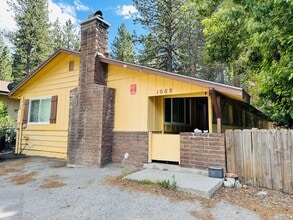 Building Photo - 1088 Sierra Blvd