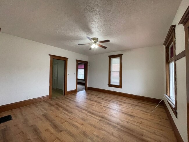 Building Photo - 334O