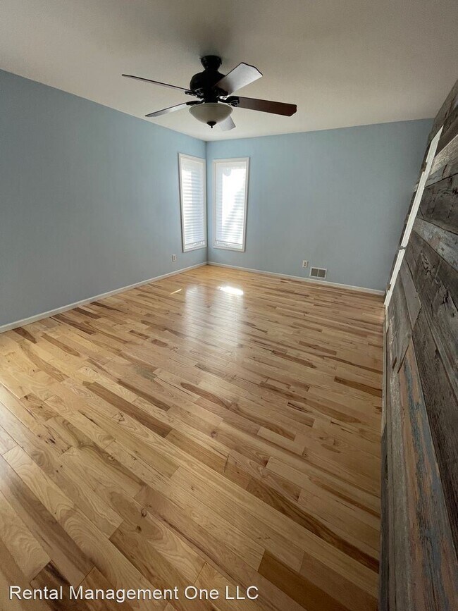 Building Photo - 4 br, 2.5 bath House - 922 Main St.