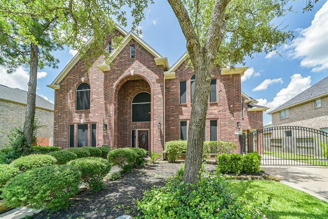 Foto del edificio - 14015 Falcon Heights Dr