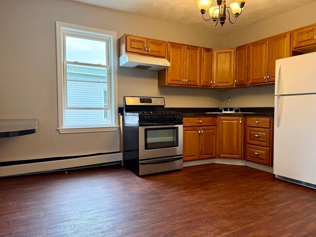 Building Photo - 8 Dalton St