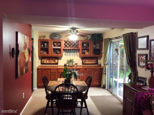 Building Photo - 3 br, 1.5 bath Townhome - 108 Argyll Ct