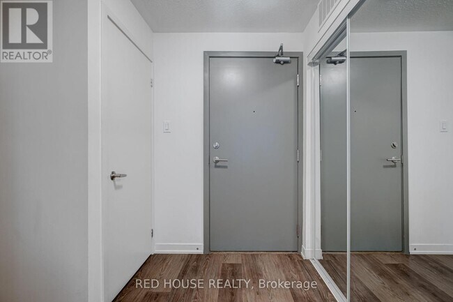 Photo du bâtiment - 5131 Sheppard Ave E