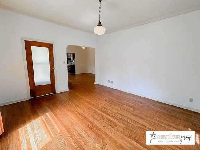 Building Photo - Maxwell Ave.