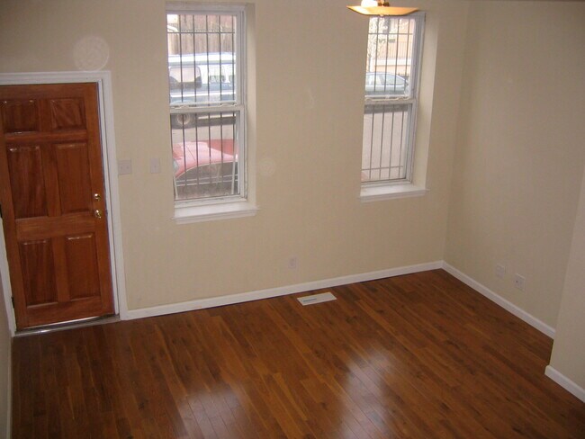Building Photo - 532 N 32nd St