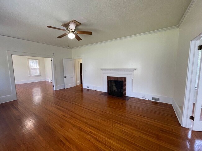 Building Photo - Beautiful 3 Bedroom House in Seneca Availa...