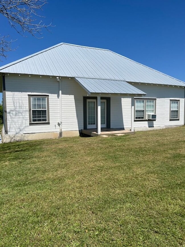 Building Photo - 755 CR 149