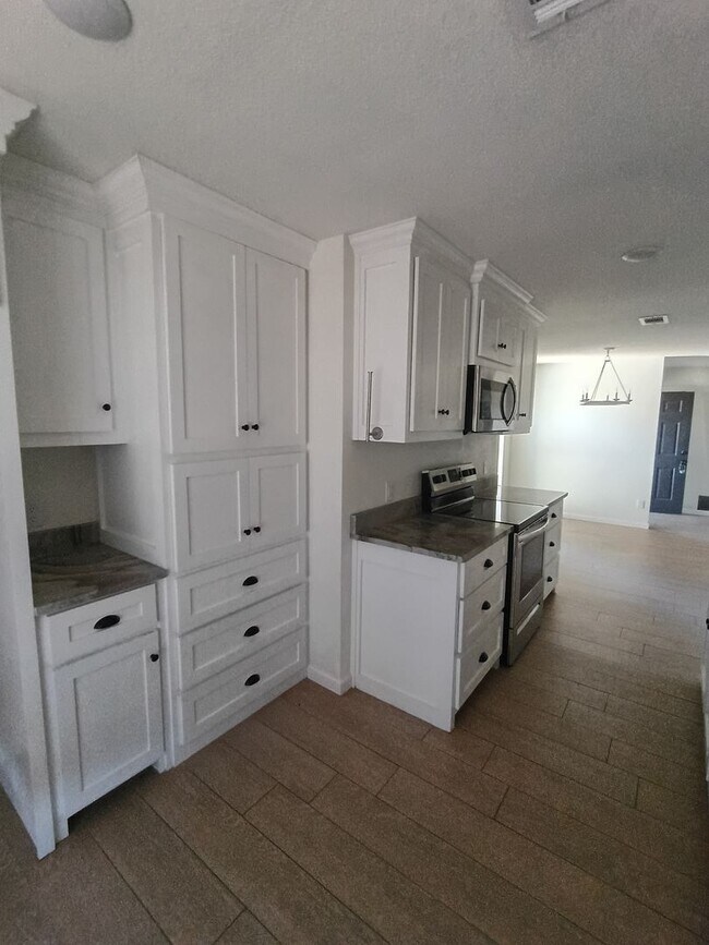 Building Photo - 3214 Bryn Mawr Cir