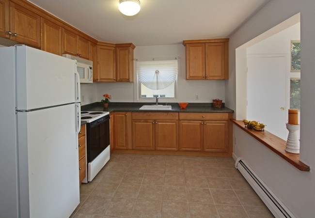 Building Photo - Henning Drive Apartments