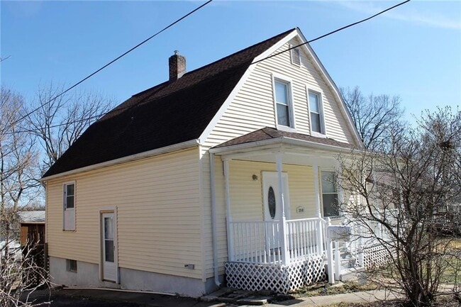 Building Photo - Absolutely adorable 3 bedroom/1.5 bath house in Ritenour school district!