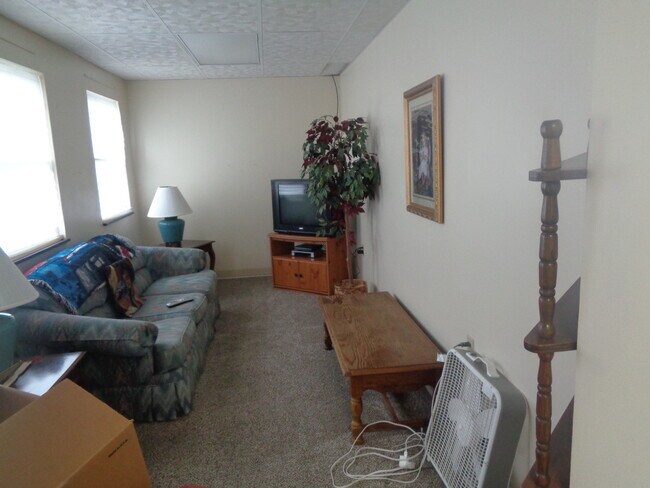 living room - 77 Pickering St