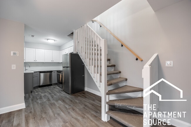 Photo - 744 W Gordon Ter Townhome