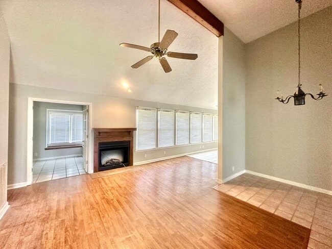 Building Photo - MOVE -IN SPECIAL $200 OFF first month's re...