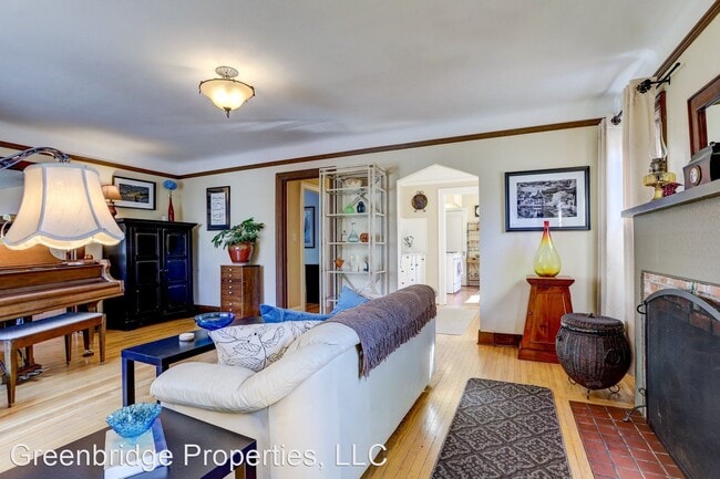 Building Photo - 3 br, 1 bath House - 3606 SE 11th Avenue