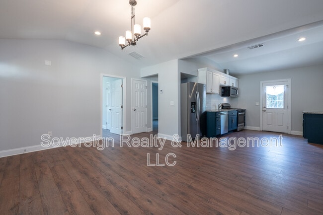 Building Photo - 331 Camilla Cir SW