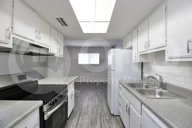 Building Photo - 3002 E Waltann Ln