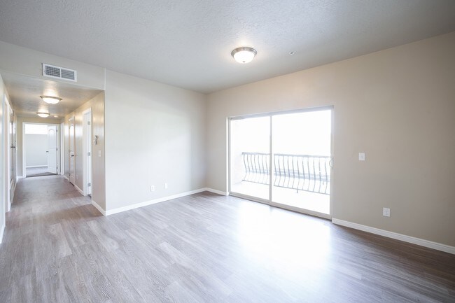 Building Photo - 426 W 200 N