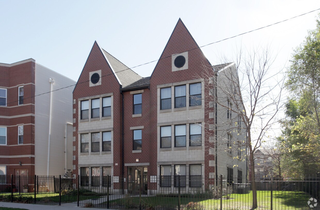 Building Photo - 635 E 41st St