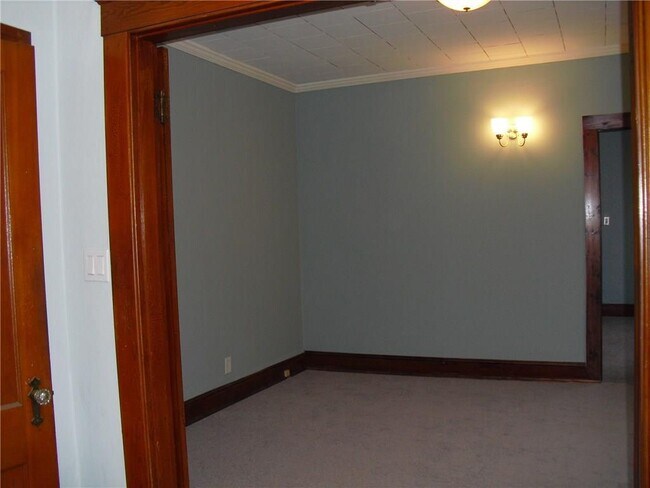 Building Photo - 53 Lindsley St