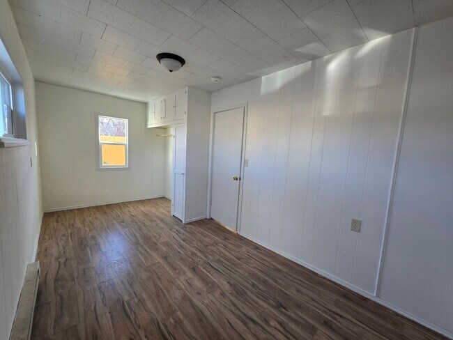 Building Photo - Newly Updated 1 Bed / 1 Bath Bungalow
