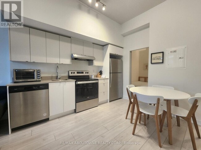 Building Photo - 3210 Dakota Cmn