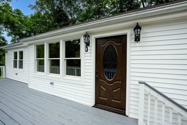 Foto del edificio - 745 Peekskill Hollow Rd