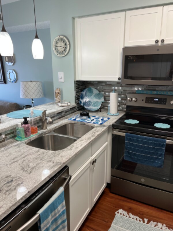 Building Photo - 12301 Jamaica Ave