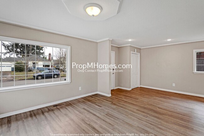 Foto del edificio - Charming 3 Bed + Office in NE! Deposit Spe...