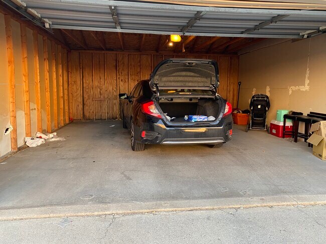 Garage - 1861 39th St S