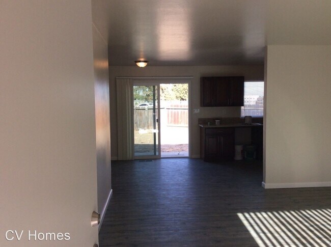 Building Photo - 3 br, 1 bath House - 822 Walnut Dr.