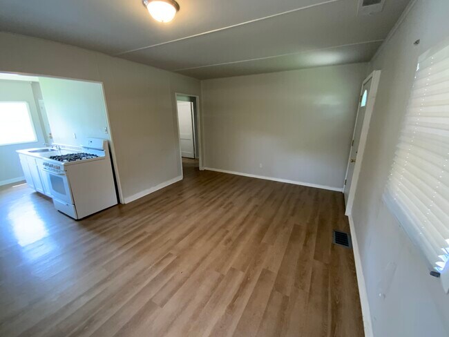 Building Photo - 600 Shadowlawn Pl