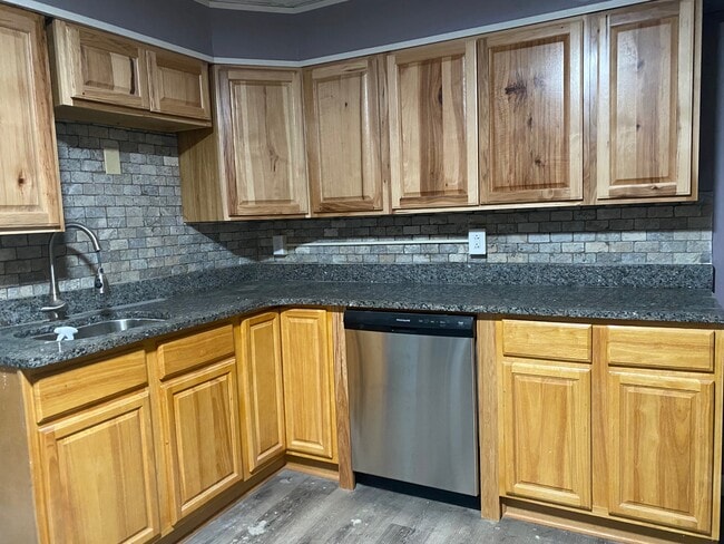 Building Photo - 3424 Vestal Rd
