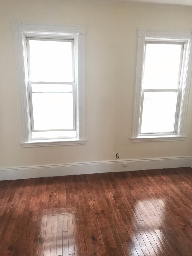 Building Photo - 45 Crescent Ave