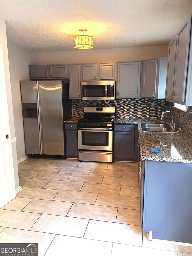 Foto del edificio - 3686 Lower Creek Dr