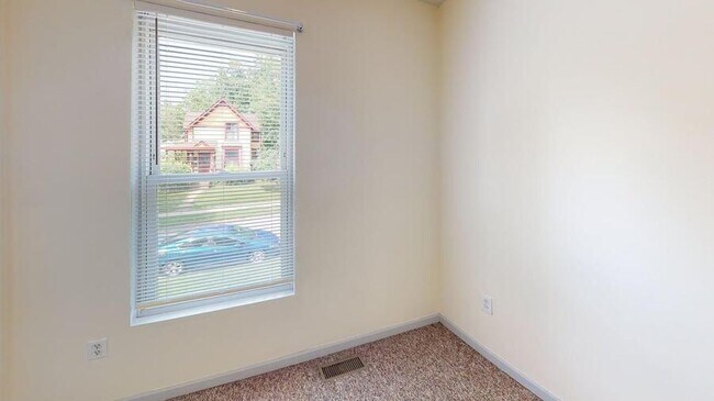 Building Photo - 833 Brown-833BR