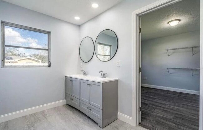 Bathroom - 608 Tangerine St