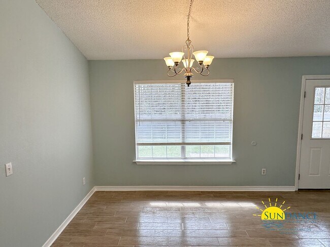 Foto del edificio - Stunning 4 Bedroom Home in Navarre
