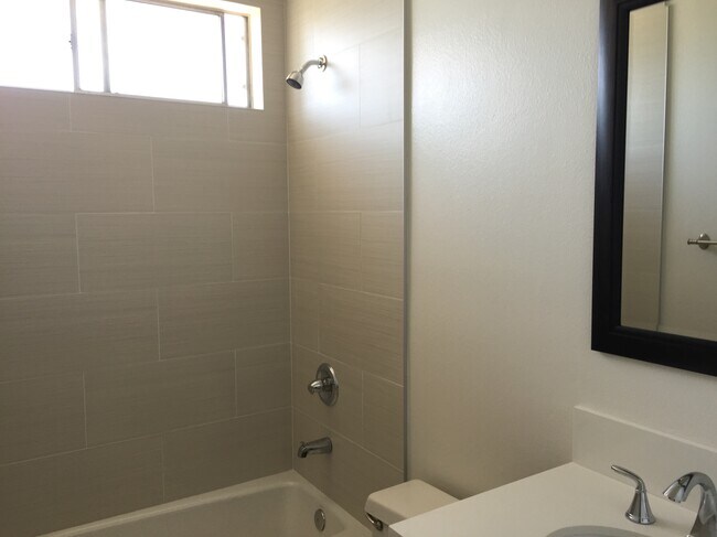 Foto del edificio - 2210 Vanderbilt Ln