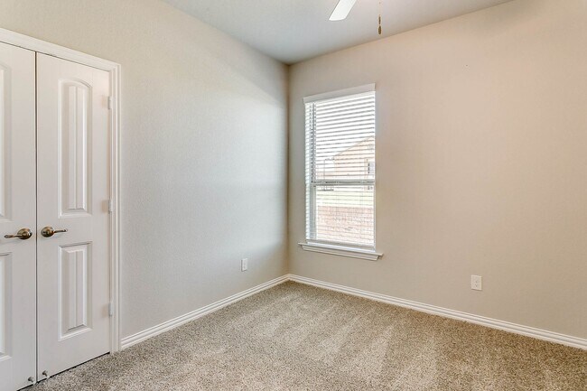 Foto del edificio - 3 bedroom 2 Bath home located in McPherson Village