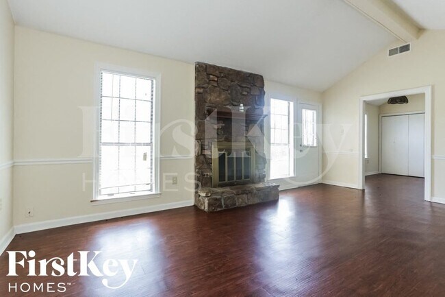 Foto del edificio - 4877 Summitridge Dr