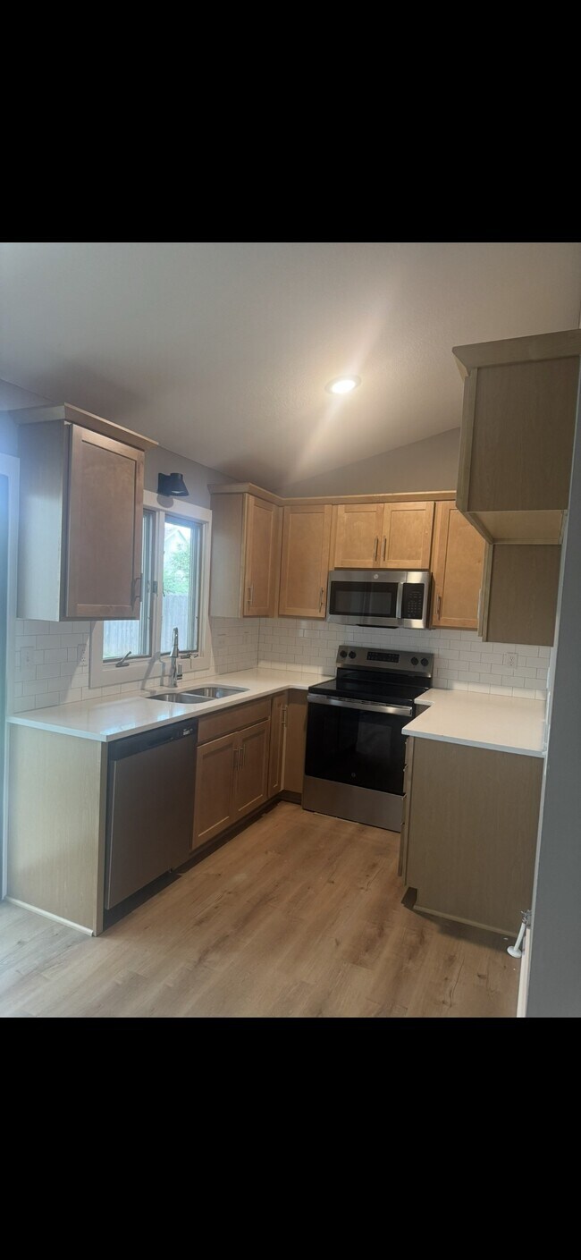 Foto del edificio - 213 S Lark Ln