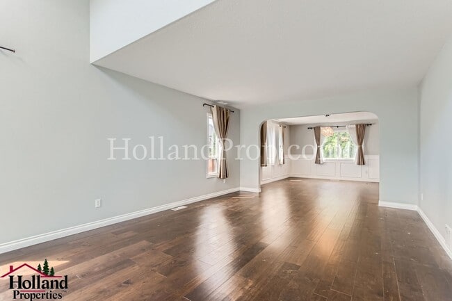 Building Photo - Beautiful Stunning Home in the Sunnyside A...
