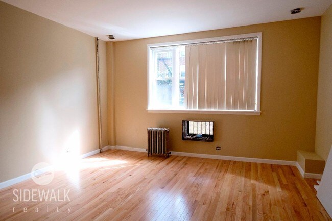 Building Photo - 2314 Steinway St