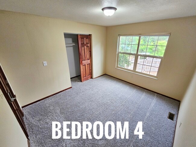 Foto del edificio - 4260 McPherson Ave