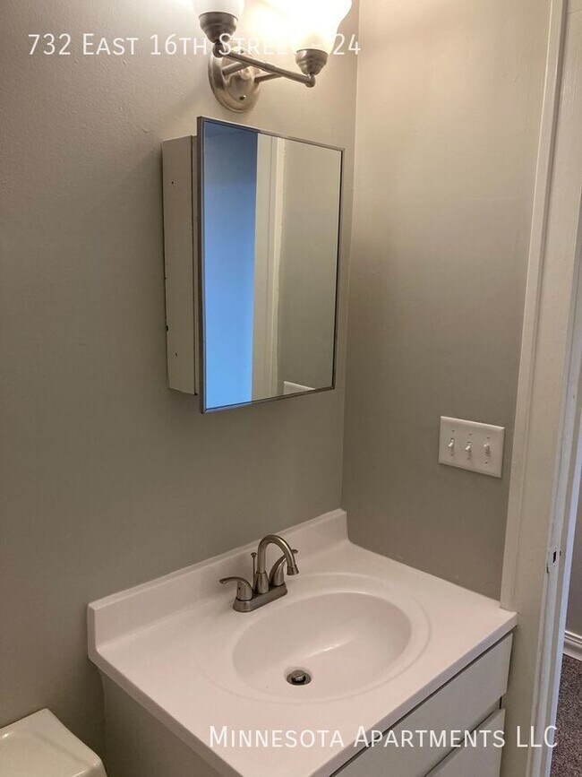 Building Photo - Newly Renovated 1 Bedroom!