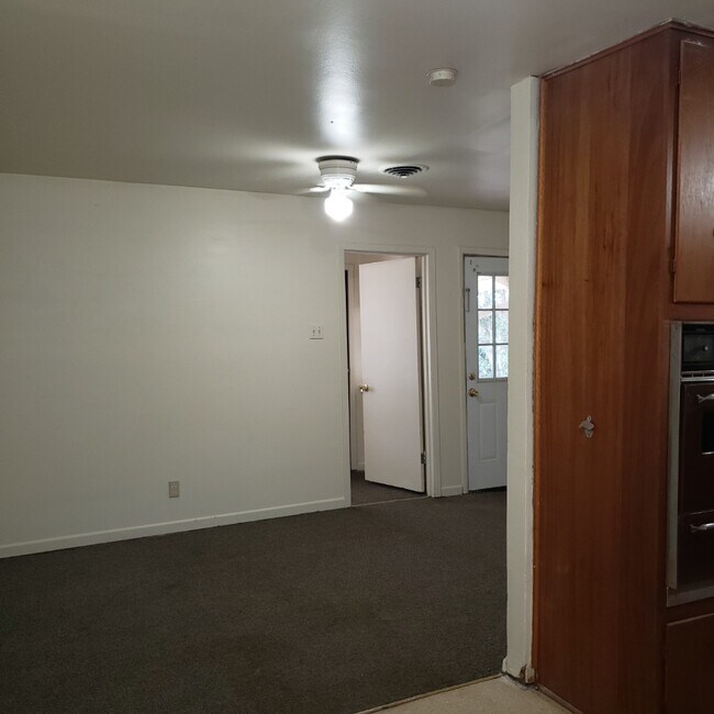 Building Photo - 309 Fowzer St