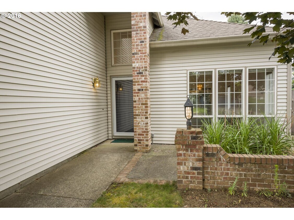 Primary Photo - GREAT HOME IN CASCADE PARK. 3 bedrooms, 2 ...