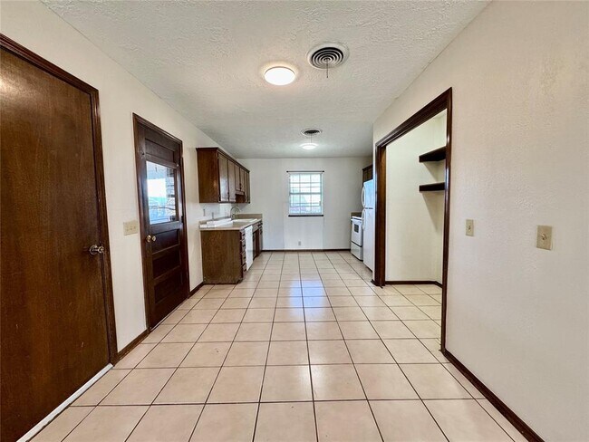 Foto del edificio - 112 Elmwood Cir