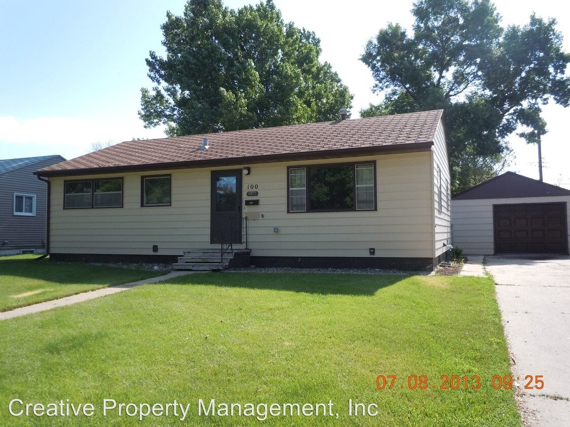 3 br, 2 bath House 100 22nd St NW House for Rent in Minot, ND